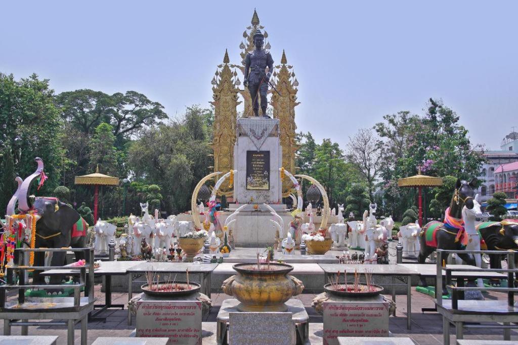 B2 Chiang Rai Night Bazaar Boutique & Budget Hotel Buitenkant foto